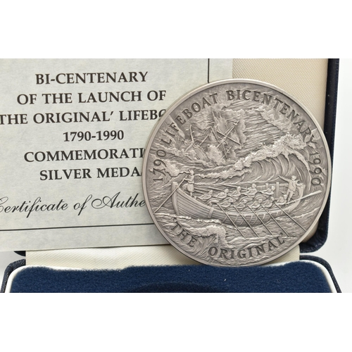 165 - A ROYAL MINT 1990 CASED COMMEMORATIVE STERLING SILVER MEDAL, 153.5 grams, .925 Silver, diameter 63mm... 