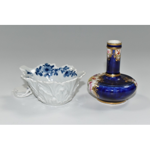 333 - A FIRST PERIOD WORCESTER BLUE AND WHITE BUTTERDISH, with workman's mark, together with a 19th centur... 