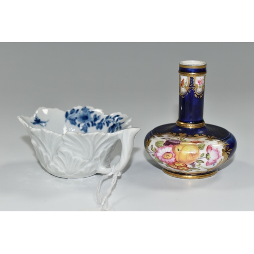 333 - A FIRST PERIOD WORCESTER BLUE AND WHITE BUTTERDISH, with workman's mark, together with a 19th centur... 