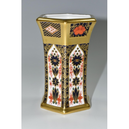 334 - A ROYAL CROWN DERBY IMARI PATTERN 1128 SOLID GOLD BAND HEXAGONAL VASE, height 11.5cm, date cypher 19... 