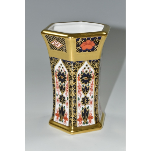 334 - A ROYAL CROWN DERBY IMARI PATTERN 1128 SOLID GOLD BAND HEXAGONAL VASE, height 11.5cm, date cypher 19... 