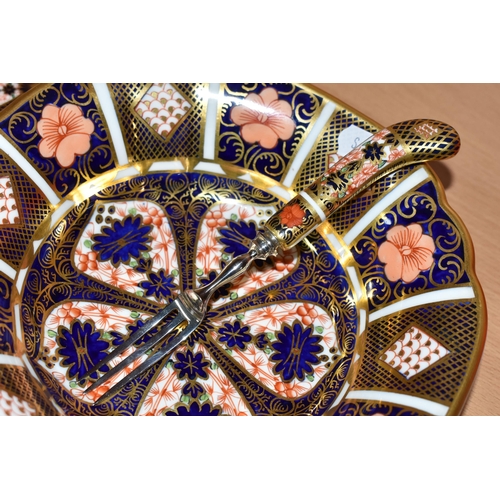 344 - A GROUP OF ROYAL CROWN DERBY IMARI 1128 PATTERN TEAWARE, comprising a wavy rim dish, date cypher 191... 