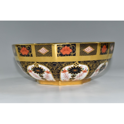 364 - A ROYAL CROWN DERBY IMARI 1128 OCTAGONAL SOLID GOLD BAND BOWL, date cypher 1974, diameter 21cm (1) (... 