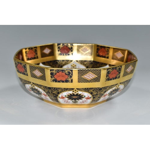 364 - A ROYAL CROWN DERBY IMARI 1128 OCTAGONAL SOLID GOLD BAND BOWL, date cypher 1974, diameter 21cm (1) (... 