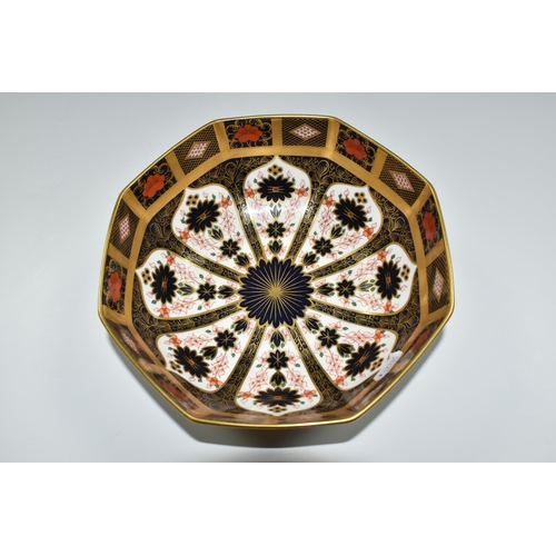 364 - A ROYAL CROWN DERBY IMARI 1128 OCTAGONAL SOLID GOLD BAND BOWL, date cypher 1974, diameter 21cm (1) (... 