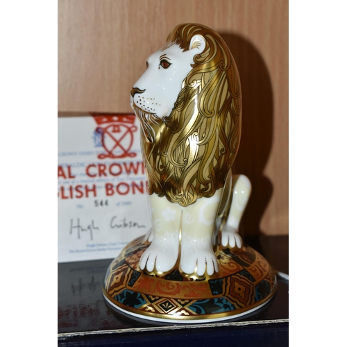 376 - A BOXED LIMITED EDITION ROYAL CROWN DERBY IMARI  'HERALDIC LION' PAPERWEIGHT, 544/2000 designed by L... 