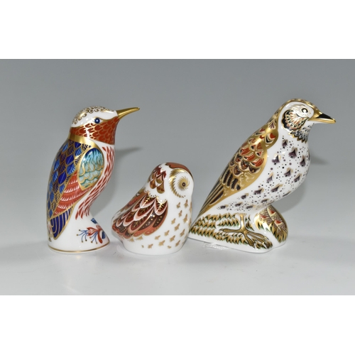 395 - THREE ROYAL CROWN DERBY BIRD PAPERWEIGHTS, comprising 'Song Thrush', gold stopper, a Collectors Guil... 