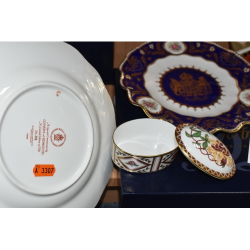 399 - A ROYAL CROWN DERBY IMARI 1128 PATTERN DINNER PLATE AND THREE OTHER ITEMS OF ROYAL CROWN DERBY, the ... 