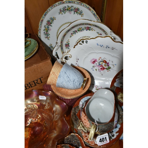 401 - A GROUP OF CERAMICS AND GLASS INCLUDING A BOXED SET OF ROYAL ALBERT 'GOSSAMER' PATTERN COFFEE CUPS A... 