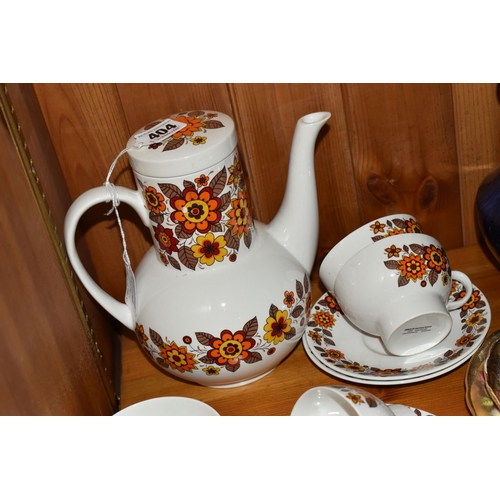 404 - A MIDWINTER MQ2 SHAPE EIGHTEEN PIECE COFFEE SET IN 'SEPTEMBER SONG' PATTERN, pattern designed by Jes... 