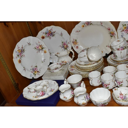 405 - A QUANTITY OF ROYAL CROWN DERBY 'DERBY POSIES' PATTERN TEA AND DINNERWARE, ETC, a small number of pi... 