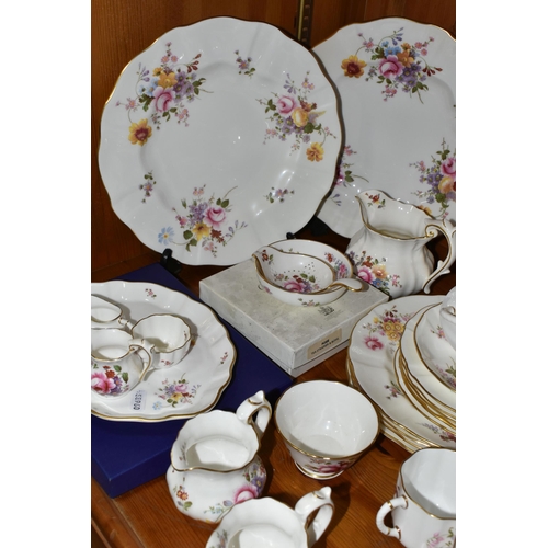 405 - A QUANTITY OF ROYAL CROWN DERBY 'DERBY POSIES' PATTERN TEA AND DINNERWARE, ETC, a small number of pi... 