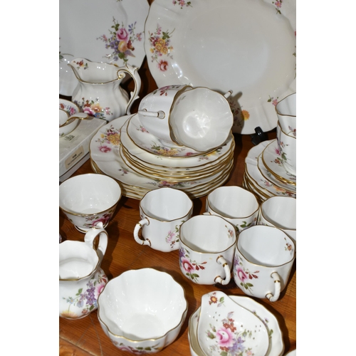 405 - A QUANTITY OF ROYAL CROWN DERBY 'DERBY POSIES' PATTERN TEA AND DINNERWARE, ETC, a small number of pi... 