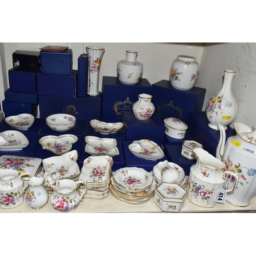 414 - A QUANTITY OF BOXED AND LOOSE ROYAL CROWN DERBY 'DERBY POSIES' GIFTWARE AND TABLEWARE, including a g... 