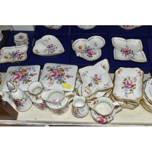 414 - A QUANTITY OF BOXED AND LOOSE ROYAL CROWN DERBY 'DERBY POSIES' GIFTWARE AND TABLEWARE, including a g... 