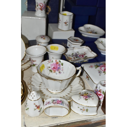 414 - A QUANTITY OF BOXED AND LOOSE ROYAL CROWN DERBY 'DERBY POSIES' GIFTWARE AND TABLEWARE, including a g... 