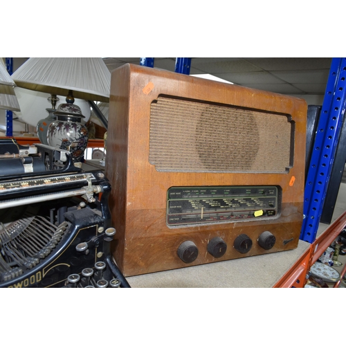 431 - TWO RADIOS AND A TYPEWRITER, comprising G Marconi and Ultra radios, together with an Underwood typew... 