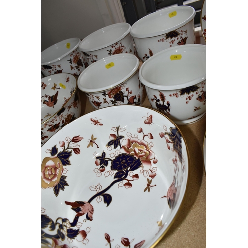 470 - COALPORT - ELEVEN PIECES OF 'HONG KONG' PATTERN PORCELAIN, comprising of two 26cm fruit bowls, a 19.... 