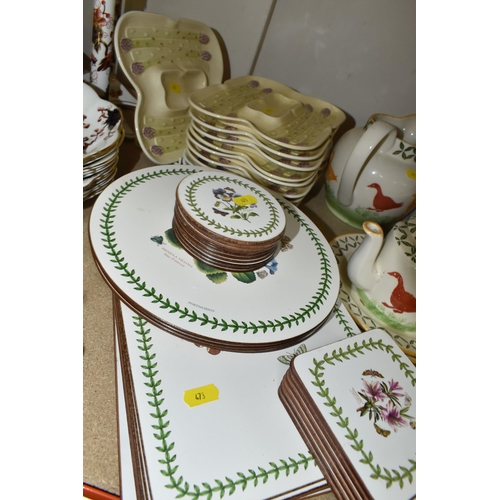 473 - A QUANTITY OF TABLEWARES ETC, to include Royal Worcester Evesham and Evesham Vale storage jars and c... 