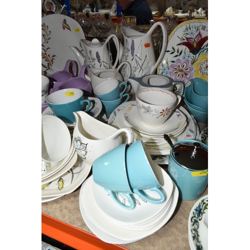 490 - A LARGE QUANTITY OF MID TO LATE 20TH CENTURY MIDWINTER TEA, COFFEE AND DINNER WARES IN ASSORTED PATT... 