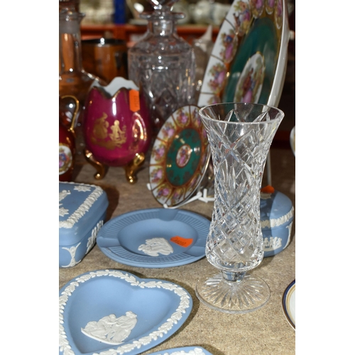 511 - A GROUP OF CERAMICS AND GLASS WARE, to include a collection of Limoges plates, vases and other giftw... 