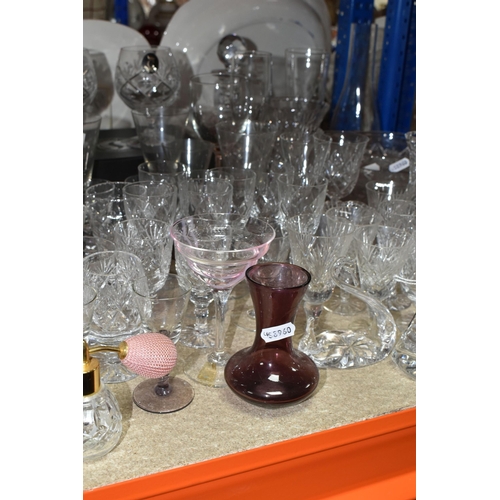 518 - A QUANTITY OF CUT CRYSTAL AND OTHER GLASS WARE, to include assorted drinking glasses, vases, bowls a... 