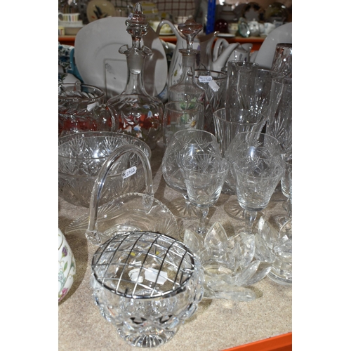 518 - A QUANTITY OF CUT CRYSTAL AND OTHER GLASS WARE, to include assorted drinking glasses, vases, bowls a... 