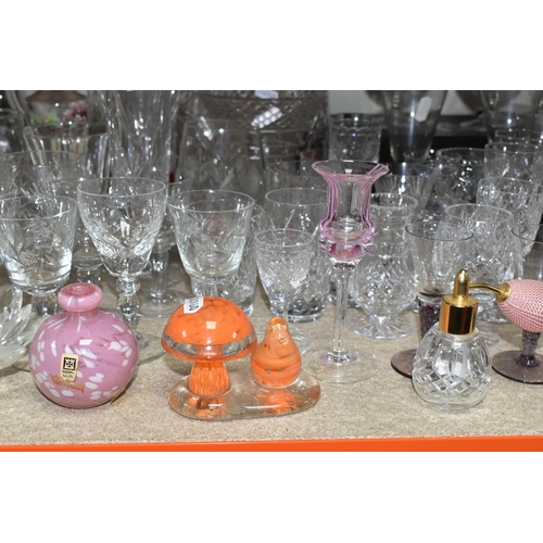 518 - A QUANTITY OF CUT CRYSTAL AND OTHER GLASS WARE, to include assorted drinking glasses, vases, bowls a... 