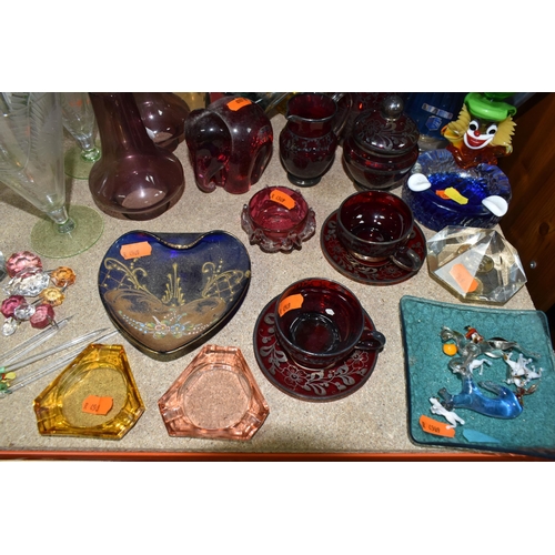 535 - A GROUP OF COLOURED AND DECORATIVE GLASS WARE, to include a Whitefriars ruby Knobbly vase, a Whitefr... 