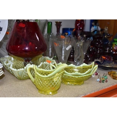 535 - A GROUP OF COLOURED AND DECORATIVE GLASS WARE, to include a Whitefriars ruby Knobbly vase, a Whitefr... 