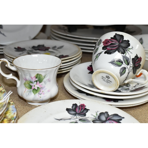 536 - A GROUP OF ROYAL ALBERT 'MASQUERADE' AND 'MARY'S GARDEN' TEA AND DINNER WARE, comprising fifteen pie... 