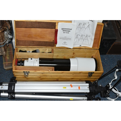 557 - A CASED  MODERN OPTICAL VISION LTD. 'SKY-WATCHER' TELESCOPE, D 120mm, F 600mm, not tested, contents ... 