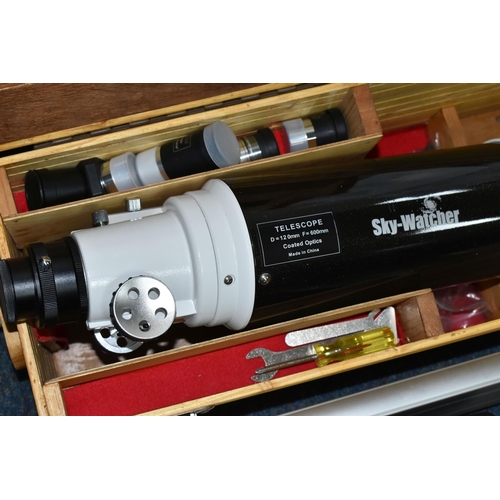 557 - A CASED  MODERN OPTICAL VISION LTD. 'SKY-WATCHER' TELESCOPE, D 120mm, F 600mm, not tested, contents ... 