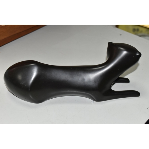 563 - AN UNMARKED BLACK GLAZED RECUMBANT CAT IN THE STYLE OF CMIELOW, length 23.5cm (Condition Report: in ... 