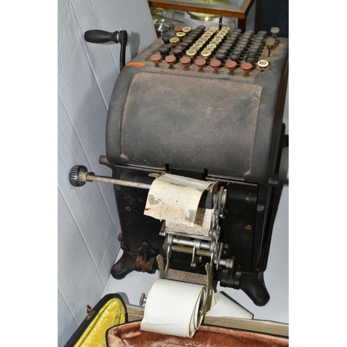 569 - AN EARLY 20TH CENTURY  BURROUGHS MECHANICAL CALCULATOR ADDING MACHINE, bevelled glass panel to front... 