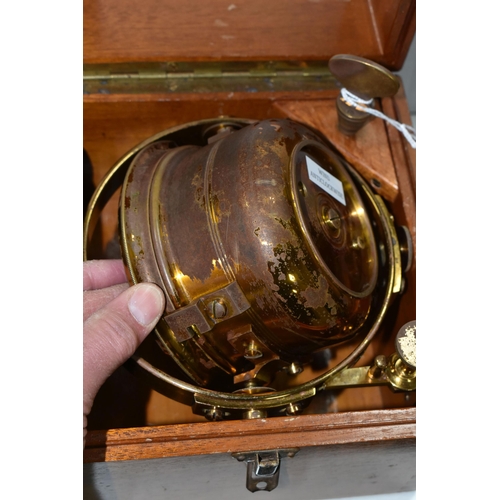 571 - A MID 20TH CENTURY WALNUT CASED MARINE CHRONOMETER BY THOMAS MERCER LTD, SUPPLIED BY JOHN LILLIE & G... 