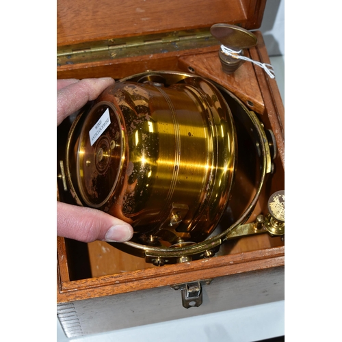 571 - A MID 20TH CENTURY WALNUT CASED MARINE CHRONOMETER BY THOMAS MERCER LTD, SUPPLIED BY JOHN LILLIE & G... 