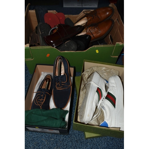 609 - FOUR BOXES AND LOOSE GENTLEMEN'S SHOES, SANDALS, HATS AND BELTS, over thirty pairs of footwear to in... 