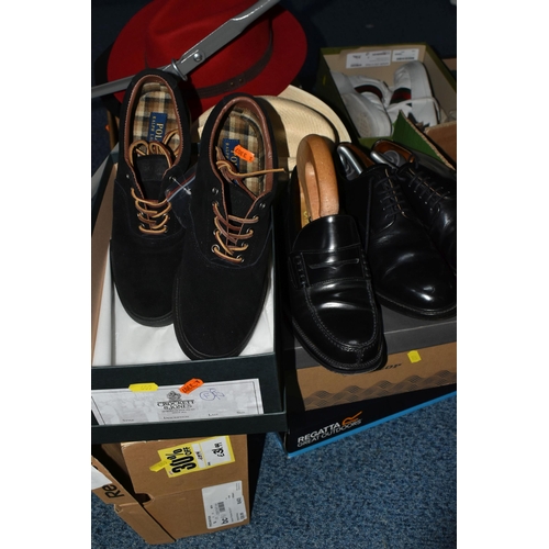 609 - FOUR BOXES AND LOOSE GENTLEMEN'S SHOES, SANDALS, HATS AND BELTS, over thirty pairs of footwear to in... 