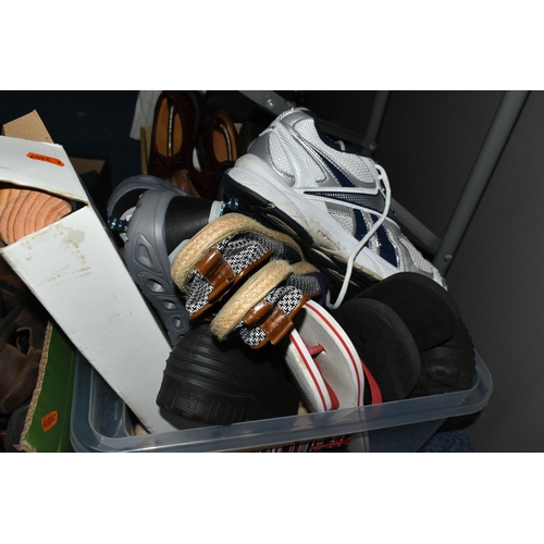 609 - FOUR BOXES AND LOOSE GENTLEMEN'S SHOES, SANDALS, HATS AND BELTS, over thirty pairs of footwear to in... 