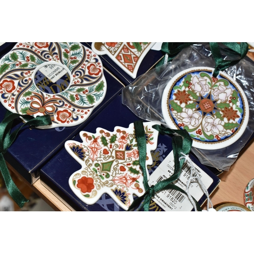 388 - SIX BOXED ROYAL CROWN DERBY CHRISTMAS TREE DECORATIONS, comprising 1994 star, 1995 tree, 1996 round ... 