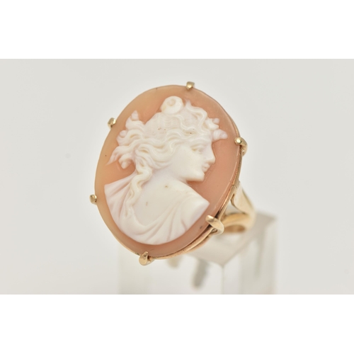 16 - A YELLOW METAL CAMEO RING, the oval cameo in a six claw setting, depicting a lady in profile, to the... 