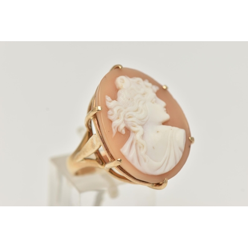 16 - A YELLOW METAL CAMEO RING, the oval cameo in a six claw setting, depicting a lady in profile, to the... 