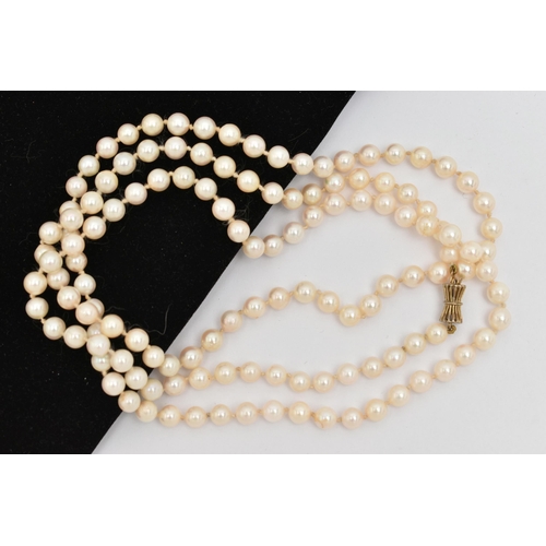 22 - A LONG CULTURED PEARL NECKLACE, the uniform necklace with pinch waist, gold plated, push piece clasp... 