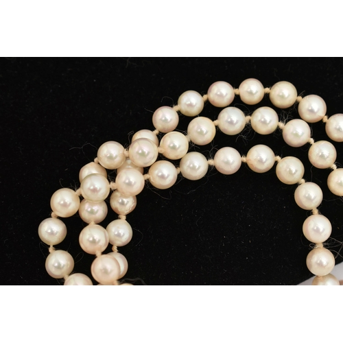 22 - A LONG CULTURED PEARL NECKLACE, the uniform necklace with pinch waist, gold plated, push piece clasp... 