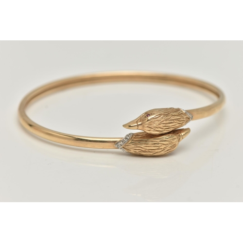 4 - AN EAGLE HEAD CROSSOVER BANGLE, the bangle of crossover slightly sprung design with an eagle head to... 