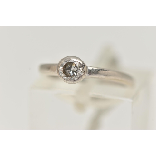 68 - A SINGLE STONE DIAMOND RING, a round brilliant cut diamond bezel set in white metal, approximate tot... 