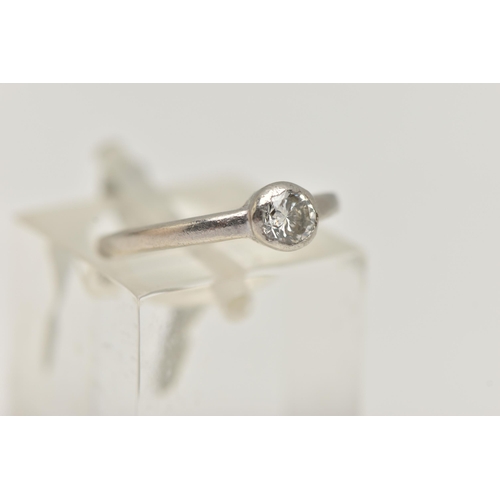 68 - A SINGLE STONE DIAMOND RING, a round brilliant cut diamond bezel set in white metal, approximate tot... 