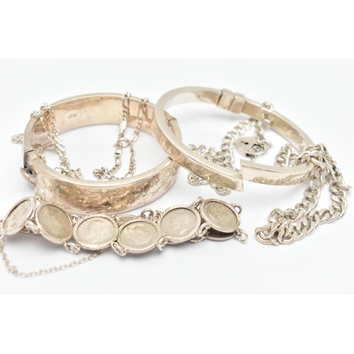 103 - A SELECTION OF SILVER AND WHITE METAL JEWELLERY, to include a hinged silver bangle with engraved flo... 