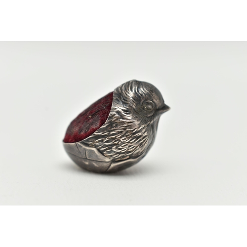 110 - AN EARLY 20TH CENTURY 'SAMPSON MORDAN & CO' SILVER CHICK PIN CUSHION, realistically textured small h... 